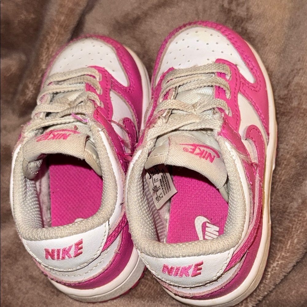 Nike Dunk Low
Baby/Toddler Sneakers in Pink and White 5C - Picture 6 of 9